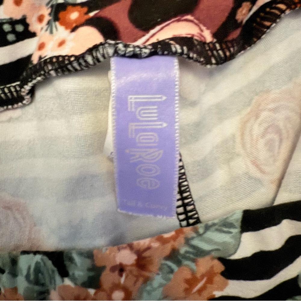LuLaRoe TC Leggings – Disney Alice in Wonderland Queen of Hearts - Picture 3 of 5